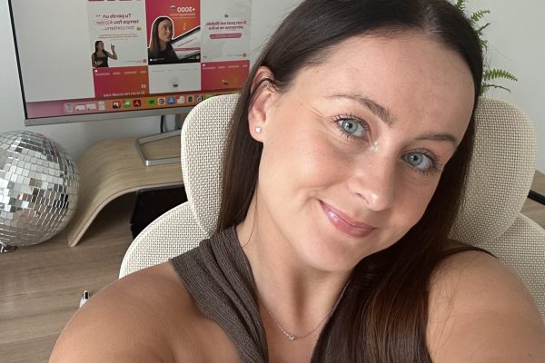 valentine community manager freelance